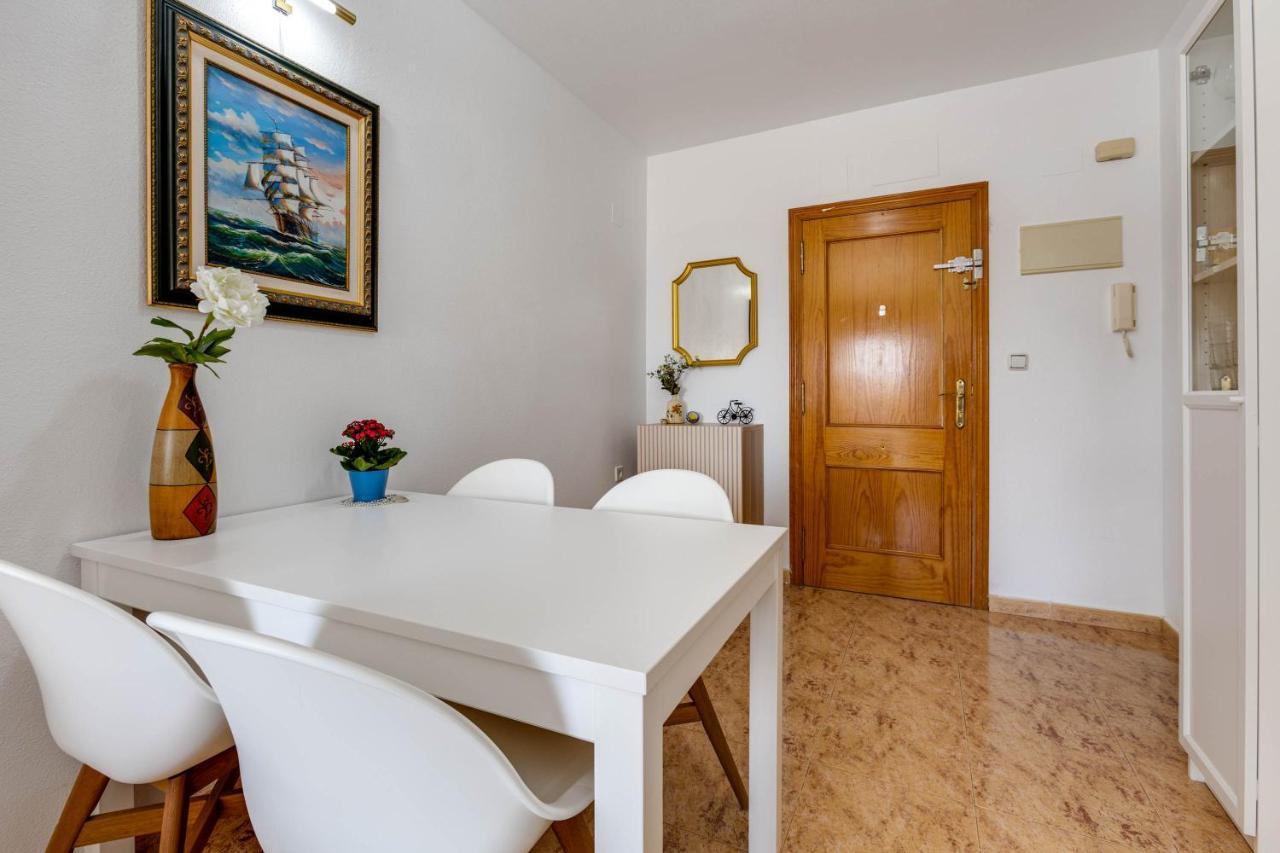 A Bright And Cozy Apartment Right Next To The Sea Torrevieja Exterior photo